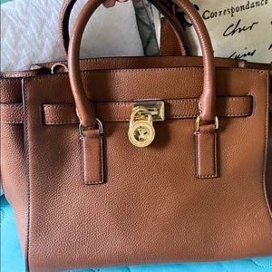MICHAEL KORS-BROWN LEATHER PURSE